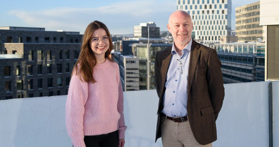 Bernhard og Aino på takterrasen i Yaras hovedkontor i Oslo