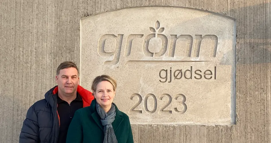 - Dette er en spennende tid for oss når vi nå bringer vår ekspertise innen organisk-basert gjødsel sammen med en av verdens ledende mineralgjødselprodusenter. Vi gleder oss til å ta fatt på dette nye eventyret, som markerer begynnelsen på en ny og spennende fase i utviklingen av Grønn Gjødsel AS i Rakkestad», sier de to. 