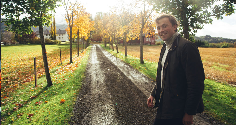 Isak Støre går i parken